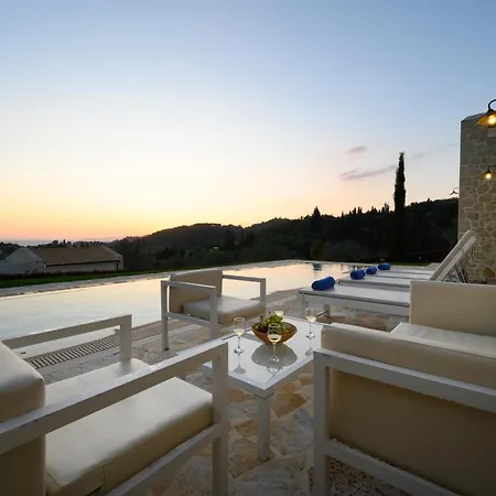 Mega Lithari Corfu Luxury מלון *